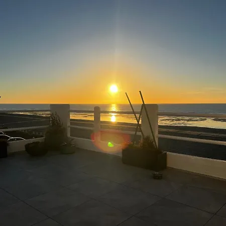 Les Petites Canailles Rooftop * 滨海卡约